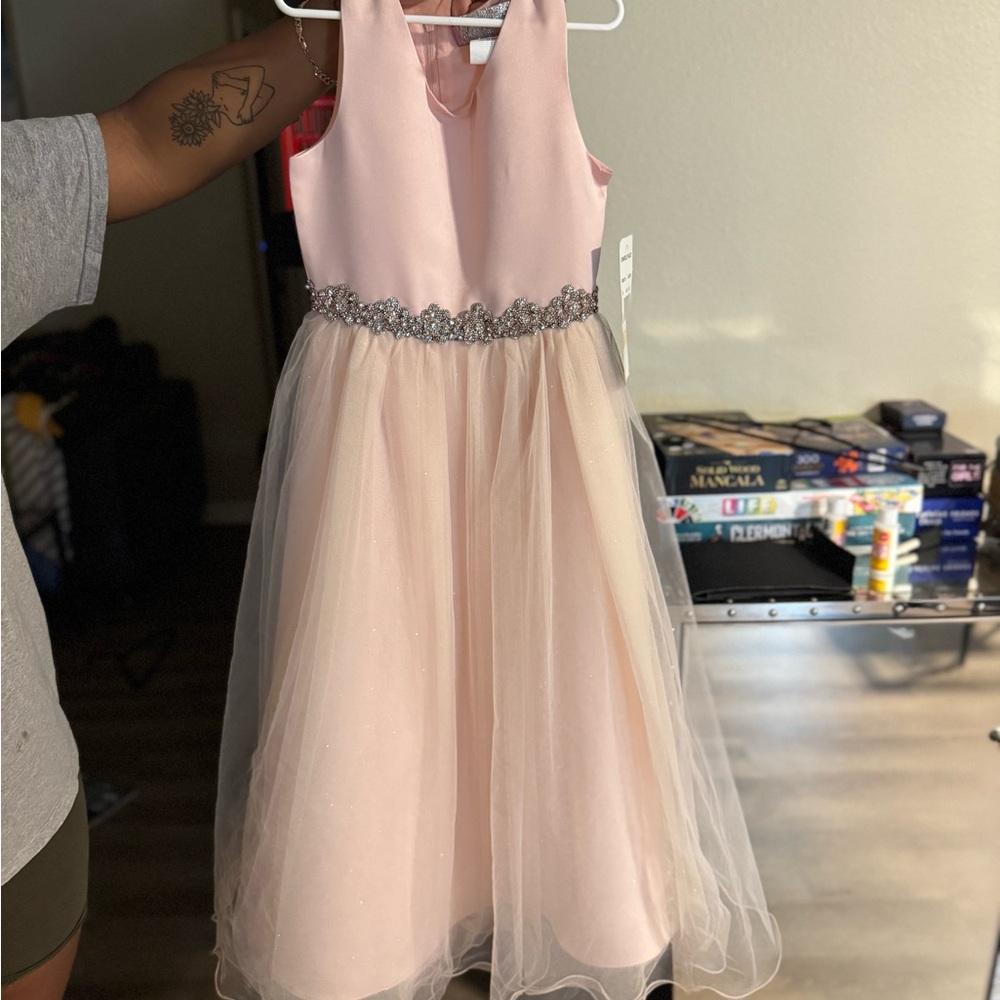 Dillard’s Chantilly Place Blush dress Girls size 7